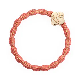 By Eloise London Metallic Gold Quatrefoil Haargummi für Frauen